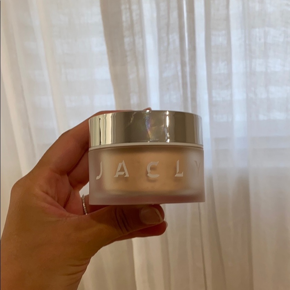 Jaclyn cosmetics  Brighten up luminous powder